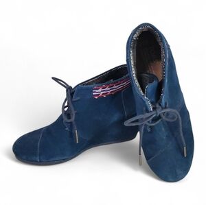 Toms Desert Wedge Navy Lace Up Boots With Embroiered Tops Size 7.5
